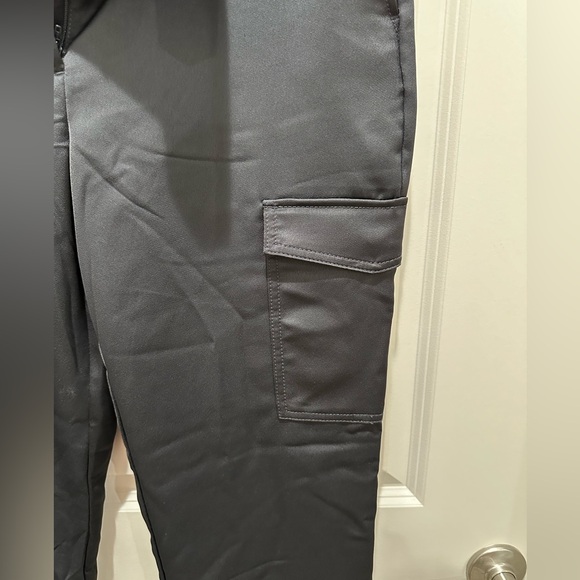 NWT LOFT women’s size 8 black cargo satin pants - Picture 8 of 9